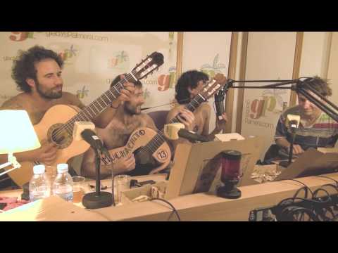 LA PANDILLA VOLADORA - Ella me quiere (Directo acústico estudios Radio Gladys Palmera)