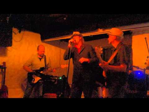 Howlin Jukes Live at Bergen Blues & Roots Club 27.  (Mike Morgan & The crawl cover)