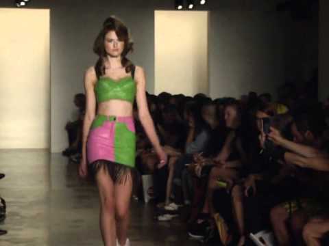 Jeremy Scott's Fashion Show + ITW - Woman's Prêt-à-Porter Spring / Summer 2012