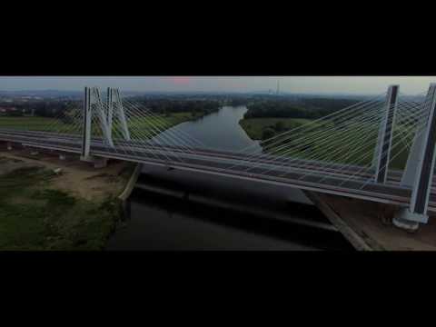 Most na drodze S7 w Krakowie widziany z  powietrza