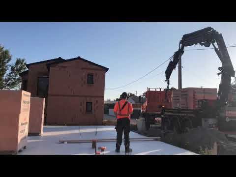 Déchargement Camion Mercedes avec Grue Hiab 🚚🏗