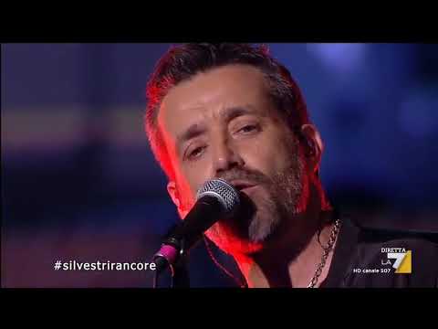 La #propagandaorkestra suona "Il mio nemico (Invisibile)" con Daniele Silvestri e Rancore