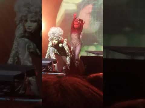 Yvie Oddly Does Victoria