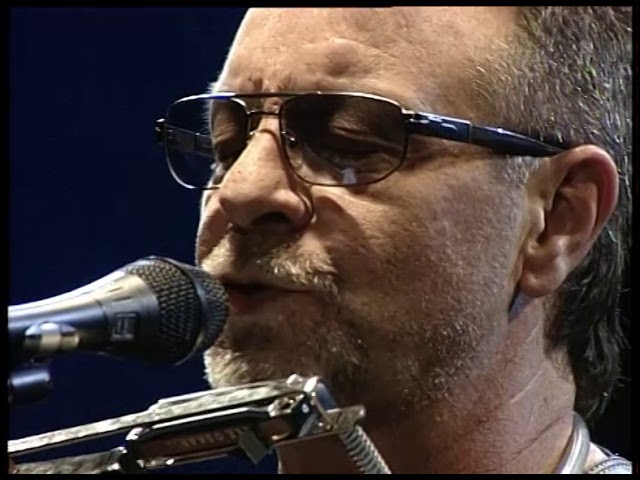 León Gieco - Soy un pobre agujero (En vivo 2001)