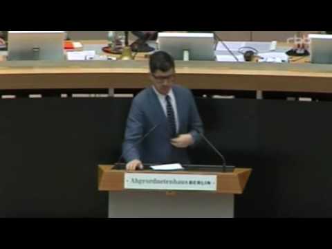 Christopher Lauer redet am 8.9.16 im Berliner Abgeordnetenhaus zu Eurokrise, Journalismus & JU