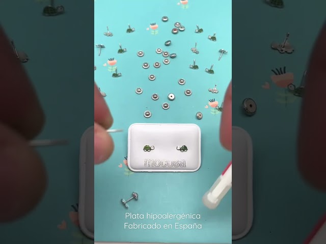 Vídeo relacionado con Pendientes Aro mujer, pendientes de acero personalizados con nombres, grabados a mano, regalo día de la madre, pendientes artesanales