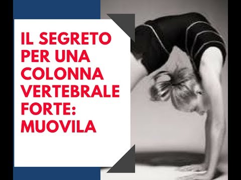 Mal di schiena nella zona lombare in basso Dolorante dolore nellintestino e parte bassa della schiena