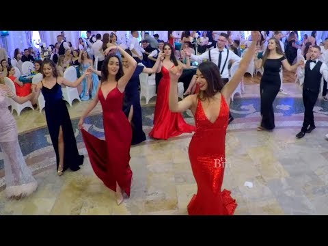 Maturantet konkurojne njeri - tjetrin ne kercim me Klasa - Video shume interesante