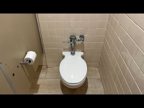 641. Original 1975 Restroom at a Hotel!