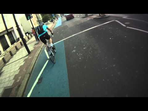 Silly Cyclist - Not paying attention