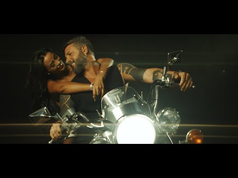  mit dem Titel 'E MIETTE NATA STORIA' / Video ((jetzt ansehen))