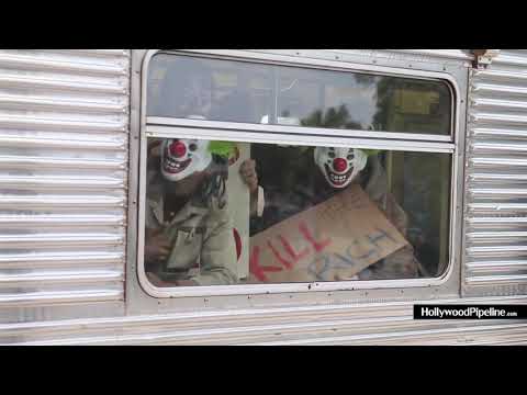 NEW VIDEO   Joaquin Phoenix Films Chase Scene for 'Joker'   Dashes on to Brooklyn Subway