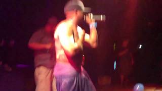 08 of 19 - Royce Da 5'9 - Gun Harmonizing (Slaughter House Live in New Haven)