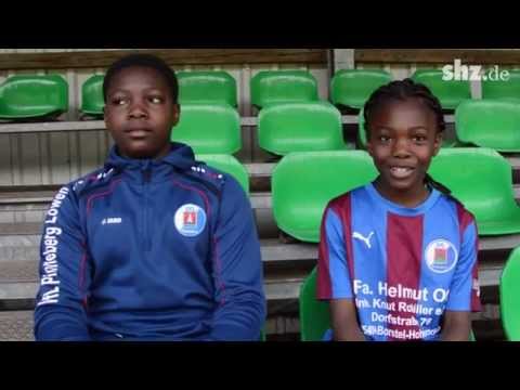 The World Cup trophy stops at VfL Pinneberg