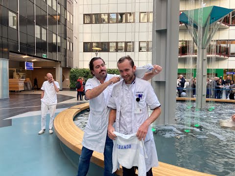 Traditie is traditie: chirurgen in spé gaan de UMCG-Fontein in