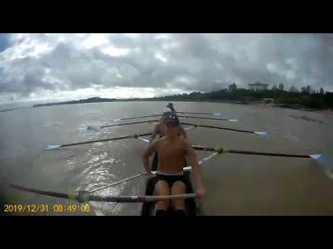 Remo en el río Paraná bote de 8 tripulantes