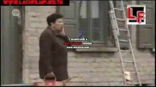 Tragger Hippy:Van de ladder gevallen:www.LachFilmpjes.tk