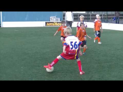 5 manna   Mv rullar ut bollen