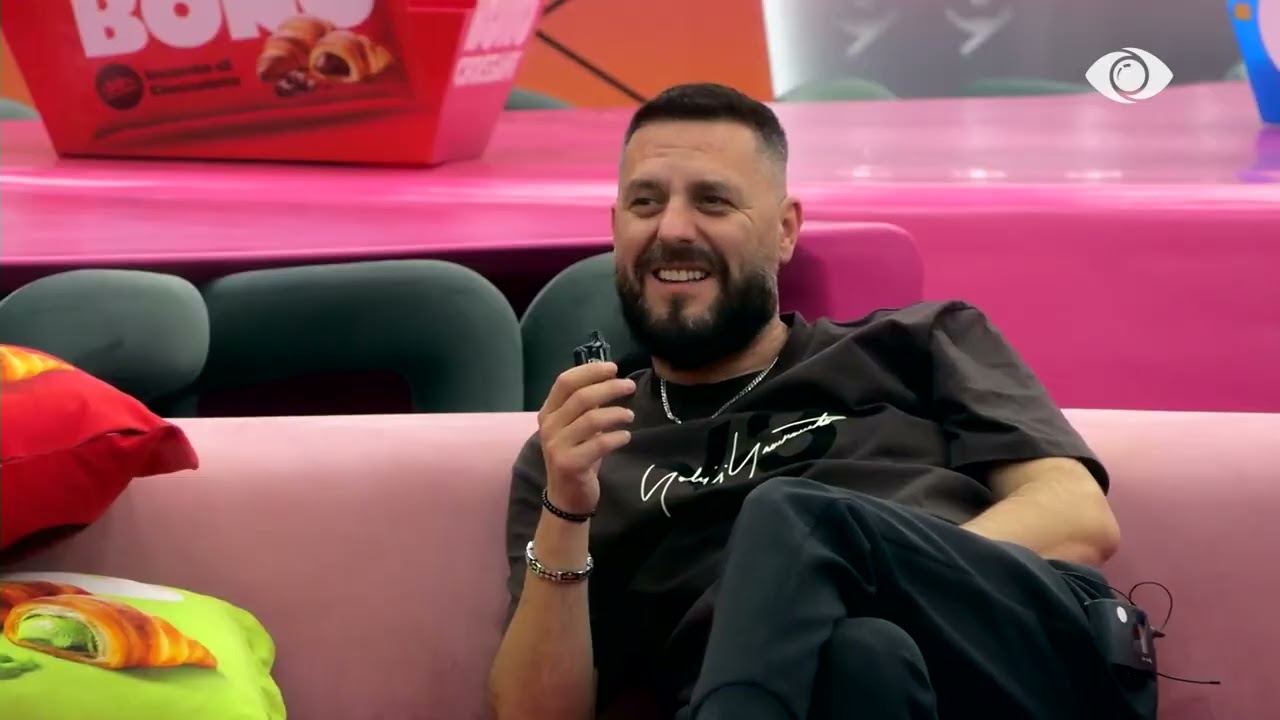 Mbaron shfaqja nga spektakli i humorit për Rogertin, Juelën dhe Mirin