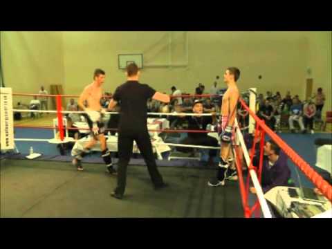 Lee Eyre (2Technical Muay Thai) Round 3 Fighting Machines.wmv