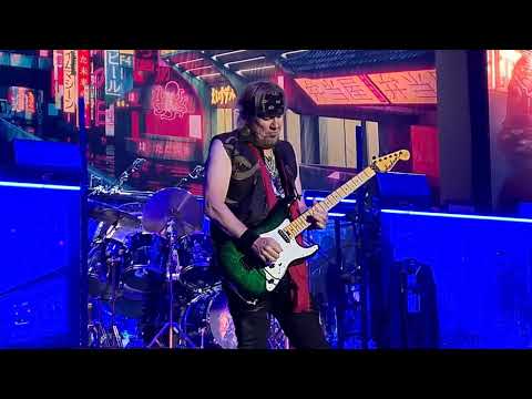 Adrian Smith - "Stranger In The Stranger Land" solo (Iron Maiden - Praha 2023)