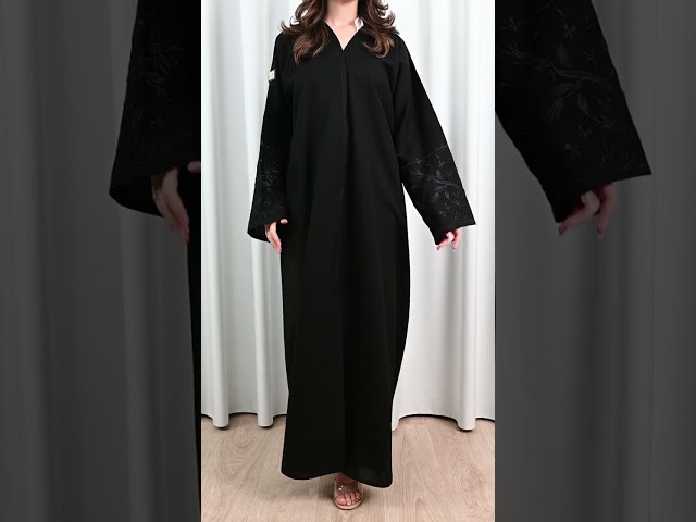 عباية انترنت بتطريز اسود على الاكمام