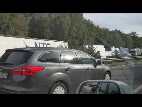 Stau auf der A28 nach LKW-Unfall