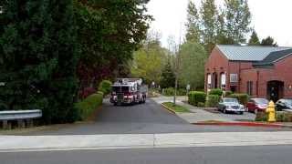 preview picture of video 'Squirt 61 Responding Tualatin Valley Fire & Rescue (2004 Pierce Dash 61' Sky-Boom)'