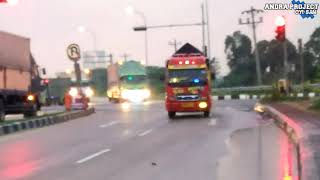 Download lagu NYODREK TRUK FULL ARTIS DI EXIT TOL PEMALANG mp3