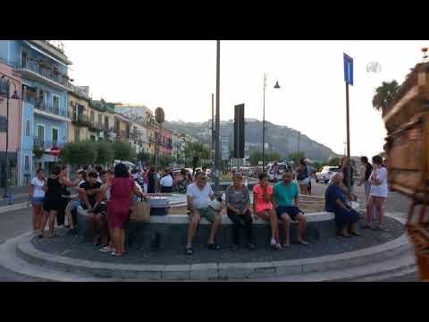 Top News-Dridhet toka në Napoli, njerëzit në panik/Të gjithë në rrugë në mes të natës, magnituda 3.3