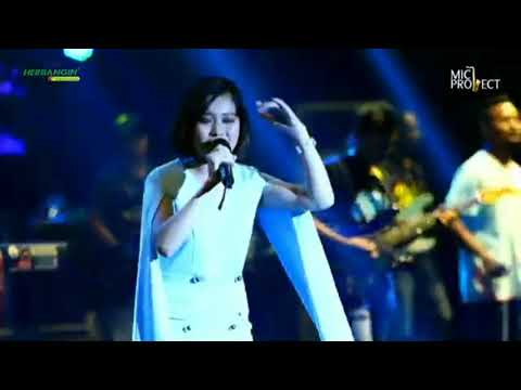 Risa KDI Ft Adella - Putri Panggung (Konser 3 Raksasa Micproject)
