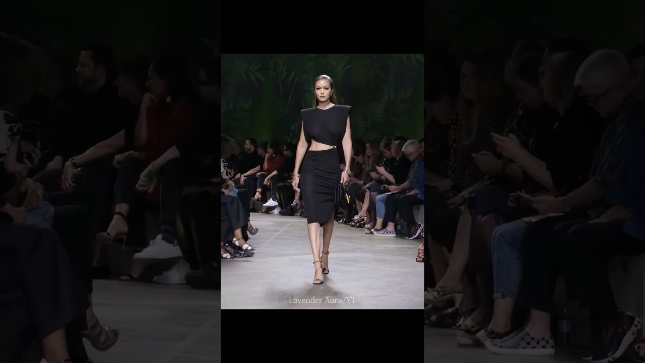 #gigihadid #youtubeshorts #shortsfeed #shorts #viralvideo #viralshorts #trending #viral #runway