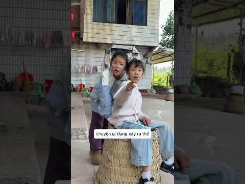 Cô Gái Bất Ngờ Phân Thân Xuất Hiện Trước Đám Bạn #shorts