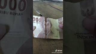 Download lagu Menutupi Kesedihan Dengan Senyuman mp3