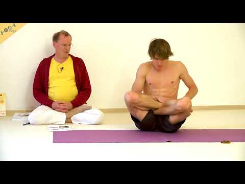 Stellung des Kindes in Namaste Mudra - Yoga Asana Lexikon