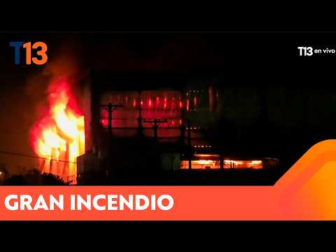 Incendio en frigorífico con viviendas cercanas