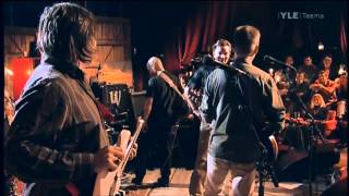 KOLMAS NAINEN syksy rannalla