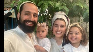 שיחה ליום הזיכרון | הרב יורם אליהו (אביו של ידידיה אליהו הי״ד שנהרג בחרבות ברזל) (ראש יהודי - מרכז למודעות עצמית) - התמונה מוצגת ישירות מתוך אתר האינטרנט יוטיוב. זכויות היוצרים בתמונה שייכות ליוצרה. קישור קרדיט למקור התוכן נמצא בתוך דף הסרטון