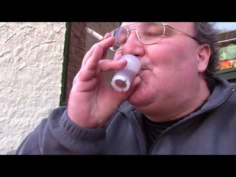 John drikker et par kolde fish på Øl og Vingod (MongoTV)