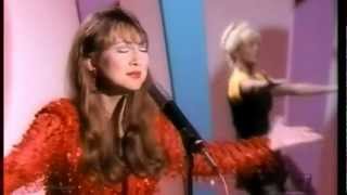 Pam Tillis - When You Walk in The Room