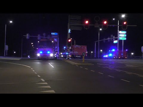 8x Brandweer met Spoed onderweg naar een Grote Brand aan de Weiver in Krommenie