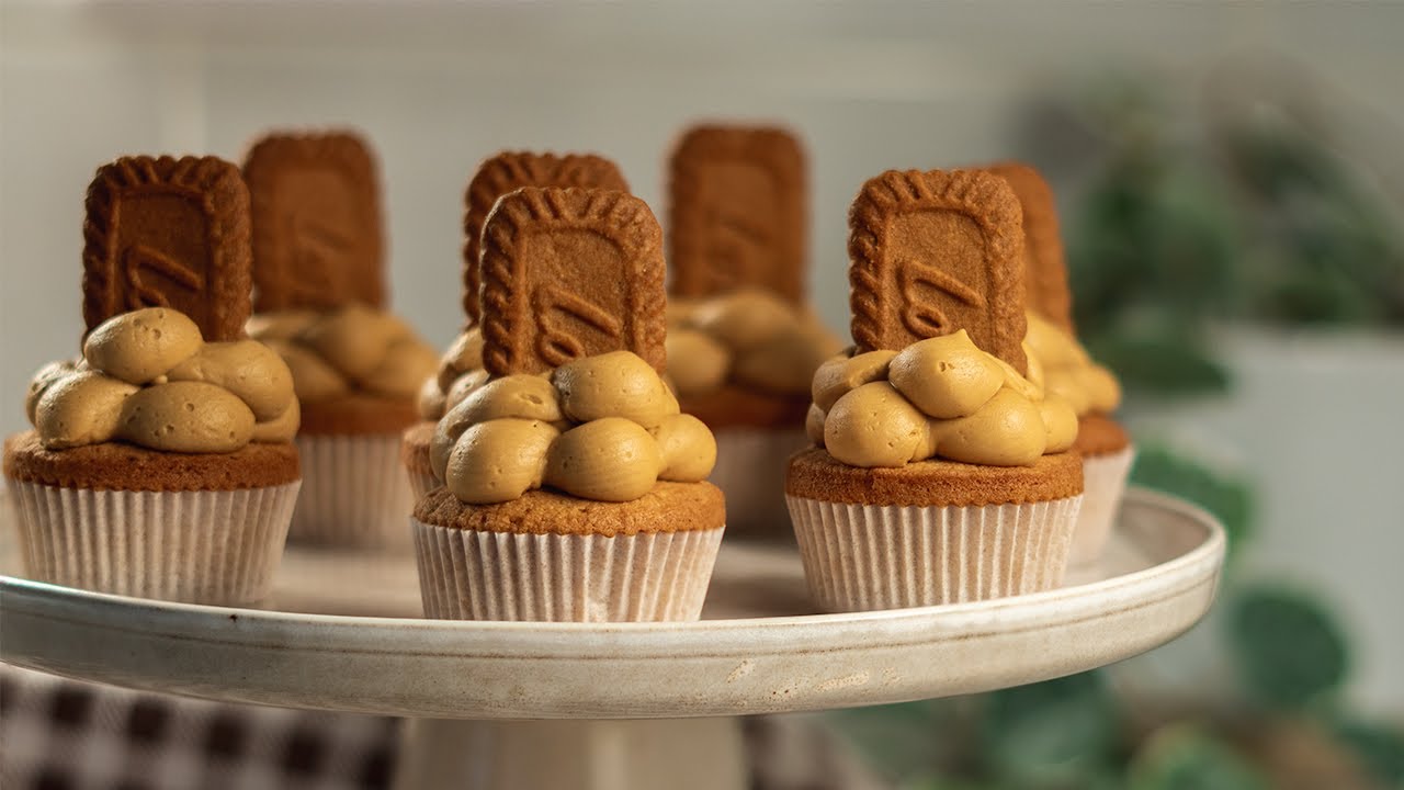 Lotus Biscoff Cupcakes With Lotus Buttercream | No Talking
