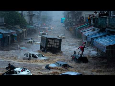 Massive flooding in Santiago, Chile! Flash floods turn streets into rivers