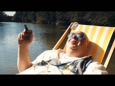 Arne Prill in einem Werbespot für Volksbank Immobilien