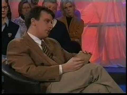 moderator lacht sich in holländischer talkshow einen ast ab