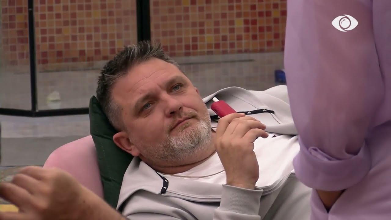 “Me atë merreni ju?”/Juli bisedon me Liamin, ndërhyn Françeska: S’të vjen zor, ngele duke më tallur…