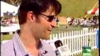 Interview avec Goran Visnjic dans Nuts for Mutts Dog Show