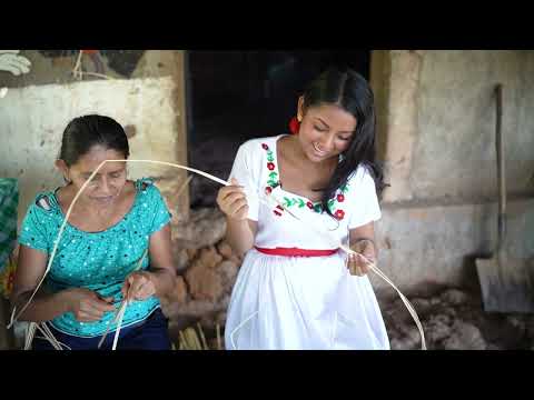 Artesanías de San Juan Tecuaco: La Magia del Tule y Barro