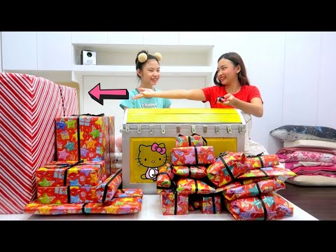 SUPER LATE MYSTERY BIRTHDAY GIFTS TO ALEXA | Part 1 "PRETTY IN PINK"! | Aurea & Alexa