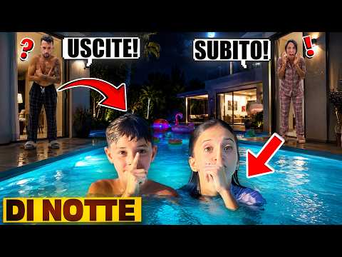 FRATELLI WEBCAM: FACCIAMO IL BAGNO IN PISCINA  DI NASCOSTO ALLE 3:00 DI NOTTE , MAMMAGIULIA GRIDA!